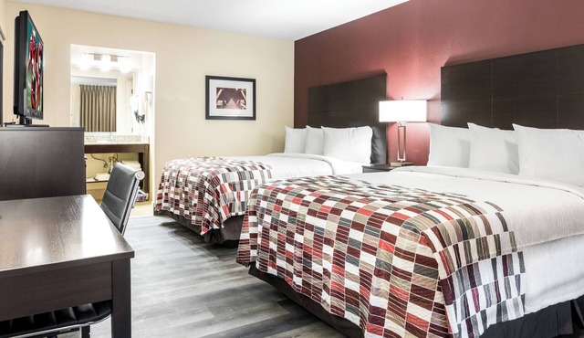 Explore East TN! 2 Relaxing Rooms w/2 Queen Beds Minutes From Forbidden Caverns