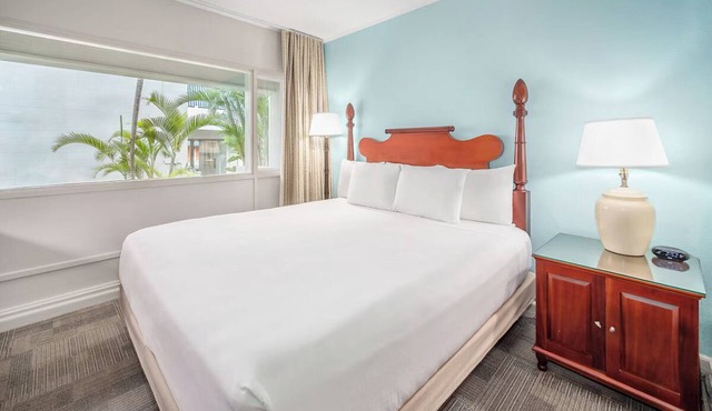 Explore Maui from our Cozy Oceanfront Room | Pets Are Allowed