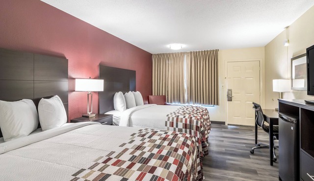 Explore TN: Affordable Room Near Patriot Park & SkyLand Ranch