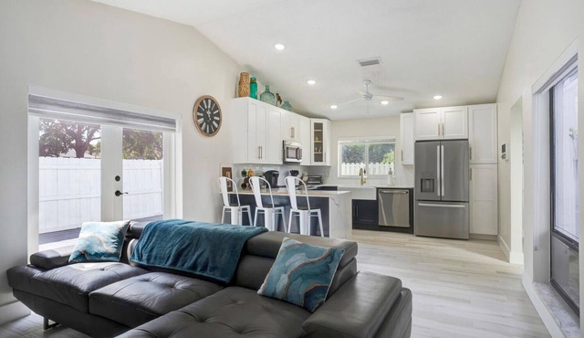 Fabulous 3/2 Home in Ft Lauderdale suburb.