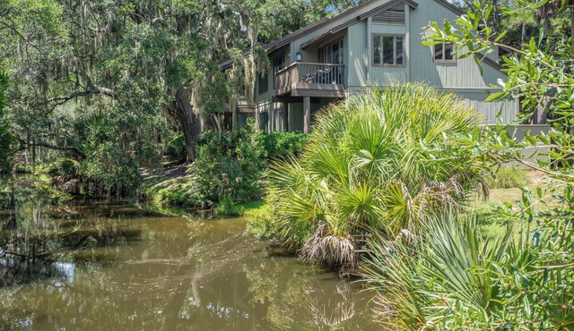 Fairway Oaks Villa! Lagoon views! Short 5-7 minute stroll to the beach!
