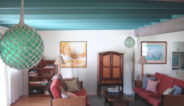 Family fun or just relax and say aaah! Max 6, 5 minute walk to Beach !