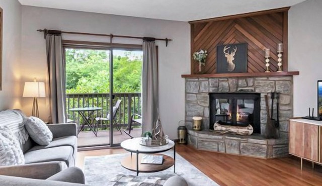 Finch 3 | Fireplace, Restaurant, Pool, Spa