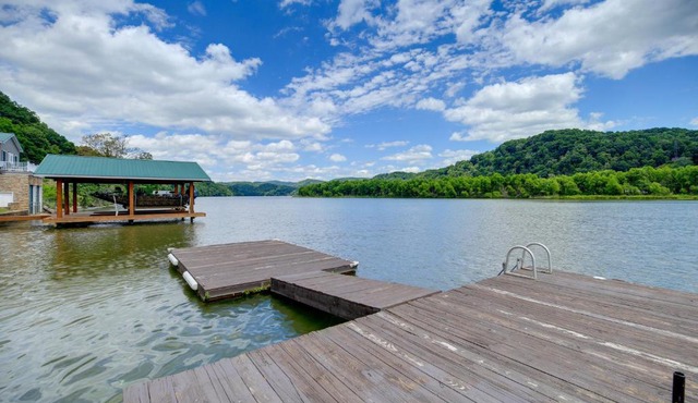 Fire Pit & Floating Dock! Claytor Lake Hideout in Draper