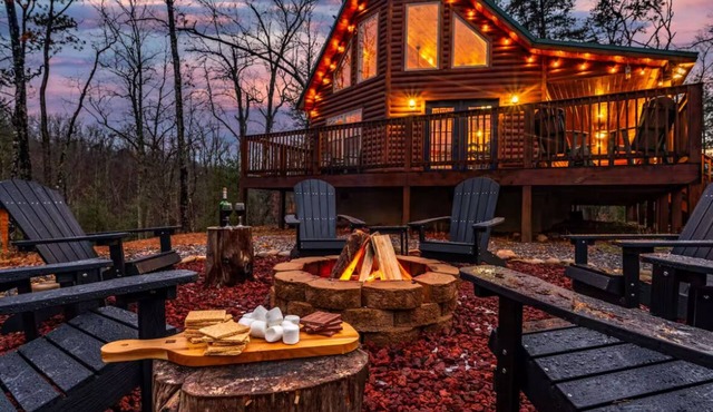 Firefly Ridge! Pool, Fishing Pond, Hot Tub, Fire Pit!