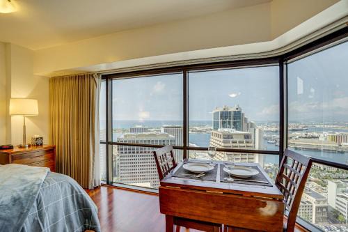 Free Parking Pool Harbor View Access Honolulu Gem!