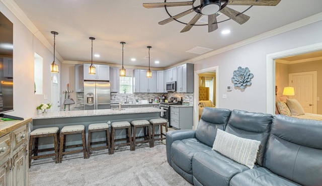 Fully Updated & Convenient! Baytown Home Near Dtwn in Baytown