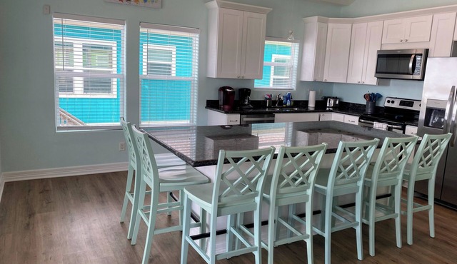 Gone Fishin’ | Bright Beachfront Retreat on the Gulf – Sleeps 8 in Gilchrist
