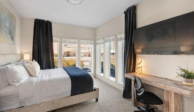 Gorgeous 2BD 2BA Pool,Gym,Htub near Convention Ctr