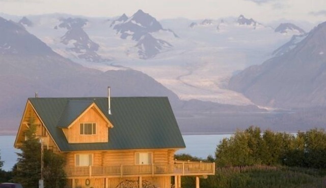Gorgeous Log Home - Stunning Views, Hot Tub, Fire Pit, Infrared Sauna, & Trail