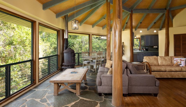 Gorgeous Octagon - surrounded by forrest and mini cows! in Honokaa