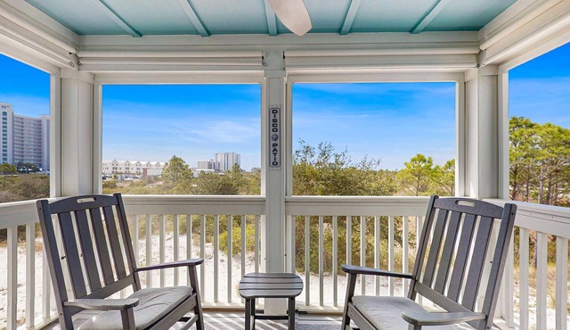 Gorgeous townhouse, plenty of space, lots of games, shared pool, close to beach