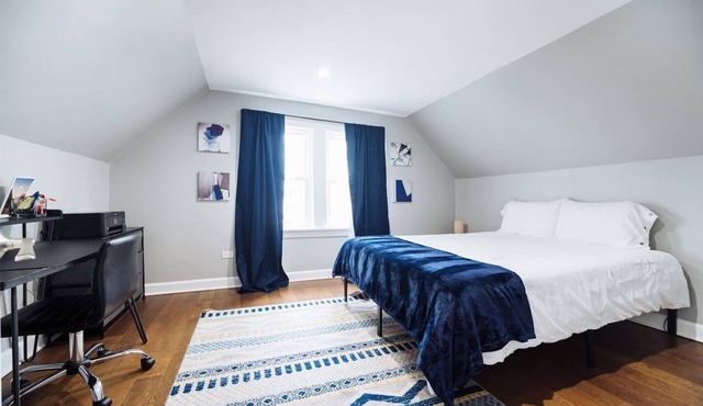 Great Area Logan Square Apt Games Pets - Sleeps 5 in Chicago