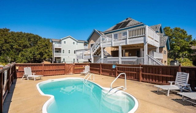 Harbor View: Spacious Corolla Getaway by Rather Be Properties