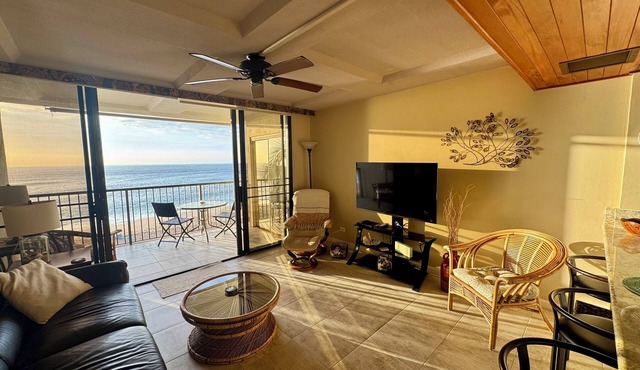 Hawaiian Princess Beachfront Condo at Makaha