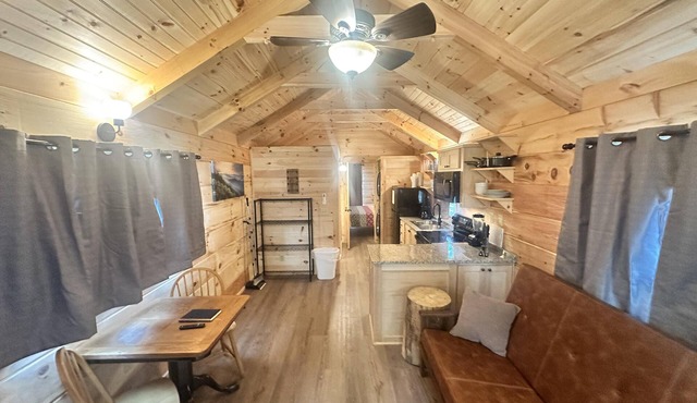 Hideaway Holler -Hot Tub, Fireplace,Hiking,View,Near Asheville ,WiFi in Union Mills