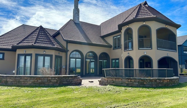 High-End Waterfront Estate in Stratford | Relax, Unwind, Enjoy Views in Stratford