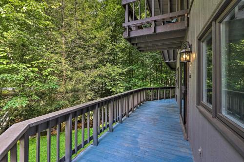 Hike & Fish! Creekside Couples Retreat in Roan Mtn