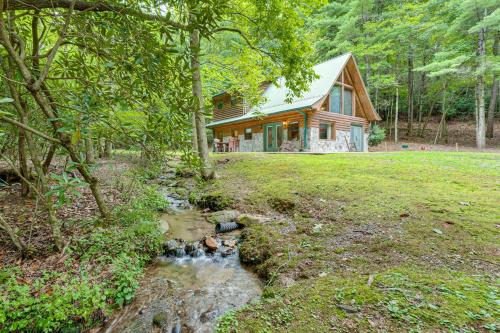 Hike, Fish & More: Cozy Cabin w/Patio in Murphy!