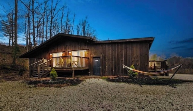 Hikers Haven Group Cabin- Sleeps 16 Retreat in the Red River Gorge in Pine Ridge