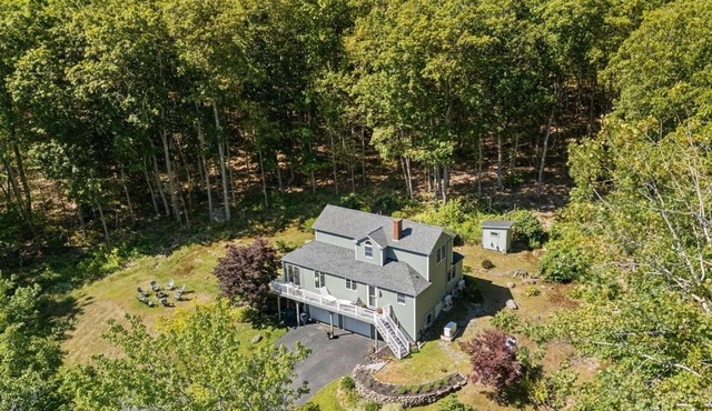 Hillhouse, tastefully decorated Maine home