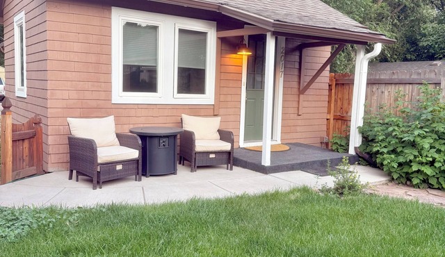 Historic Cottage with Urban Flair - A rare sancturary just minutes from Downtown