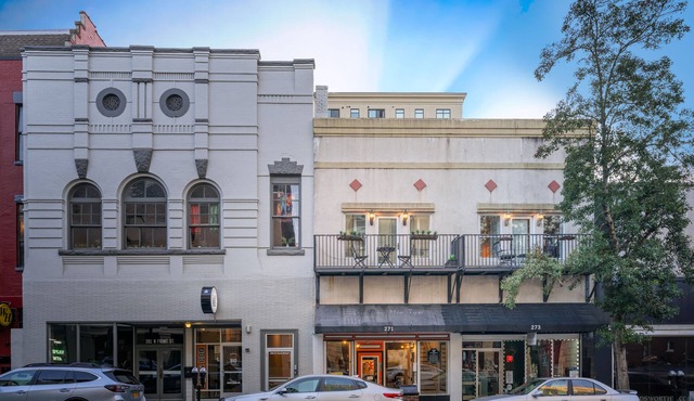 Historic Front St Loft w/Sauna! Best location in Heart of Downtown Wilmington