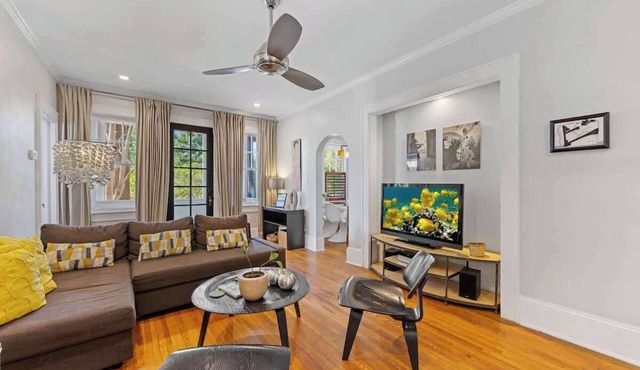 Historic Myers Park 2BR · First Floor · Private Porch near Uptown