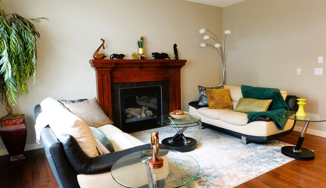 Home Away from Home-Family Haven-15 Min to Airport in Calgary