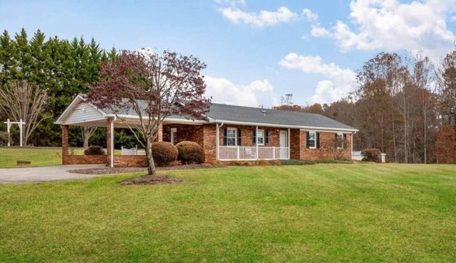 Home In Yadkin NC Pet Friendly w Kayaks⛱️🏝️🩱🌊👙☀️🐚