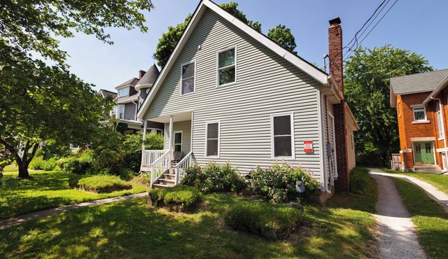Home STEPS from Oberlin