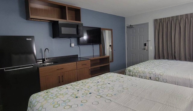 HomeTowne Studios By Red Roof Egg Harbor–Atlantic City Airport in Egg Harbor Township
