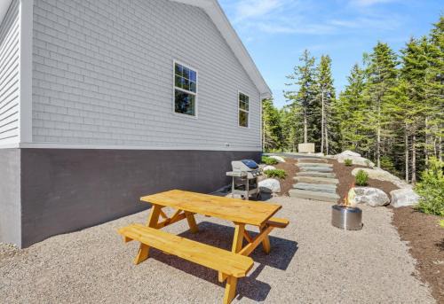 Huckleberry Hollow - Private Retreat