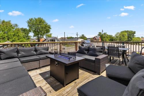 Huge Downtown Retreat with Free Parking in Indianapolis