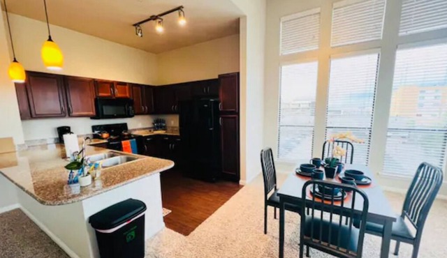 Humble Abode ~ New 2 Bedroom~ Like Home~Vaulted Ceilings~Spacious in Pearland
