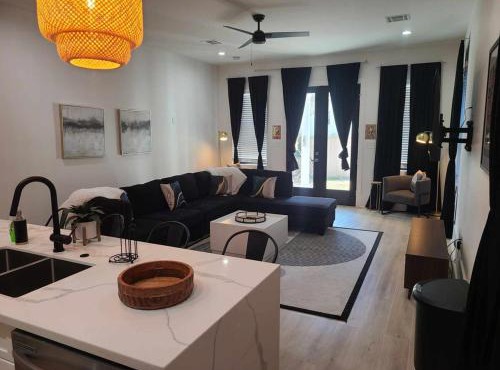 Immaculate Superdome Home Parking Yard TVs Ensuite in New Orleans