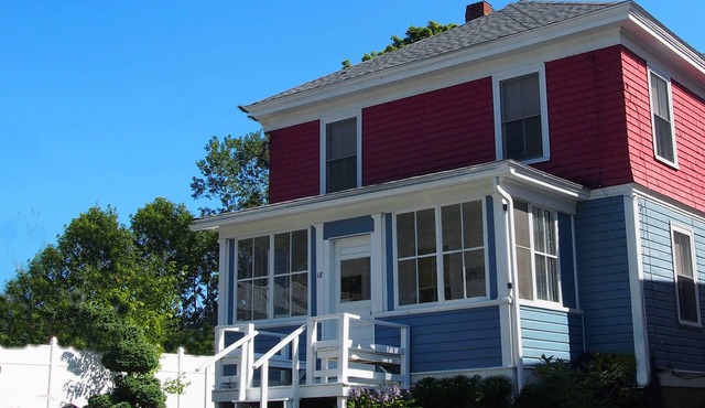 Introducing: "Beach Point Cottage" in the Heart of Bar Harbor! Walk Everywhere!