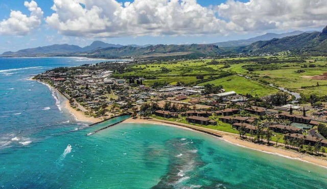 Kapaa Condo with Shared Pool Just Steps from the Beach