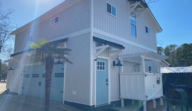 Kate's Cottage - charming 1-bedroom in Gilbert - lake front/dock access