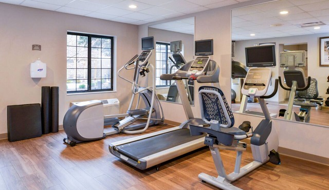 King Studio w/Full Kitchen & Breakfast Buffet in Indianapolis