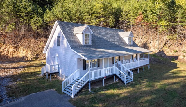 Lady Luck Lodge -Mountain View-Fire Pit-Open Covered Porch-Wifi