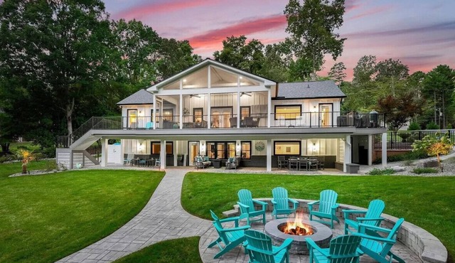 Lake Norman waterfront home- views, fire pit, fenced in yard! Great for families