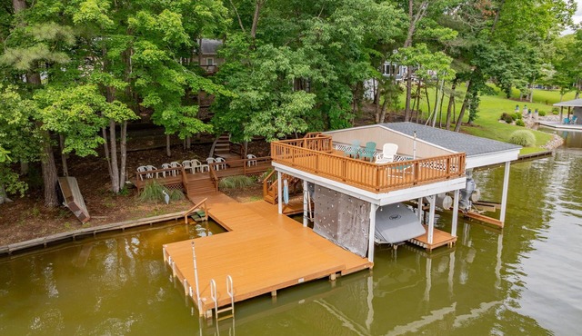 Lakefront, Pet Friendly, Dock, Fireplace, Kayak, Cornhole, Grill