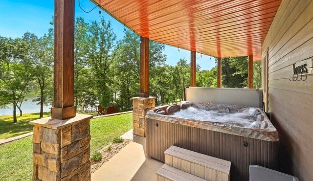 Lakefront Retreat - Hot Tub & Game Room