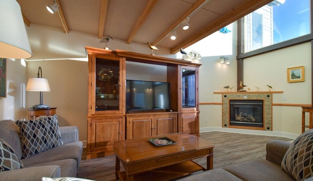 Lakeshore Lodging Lodge 715