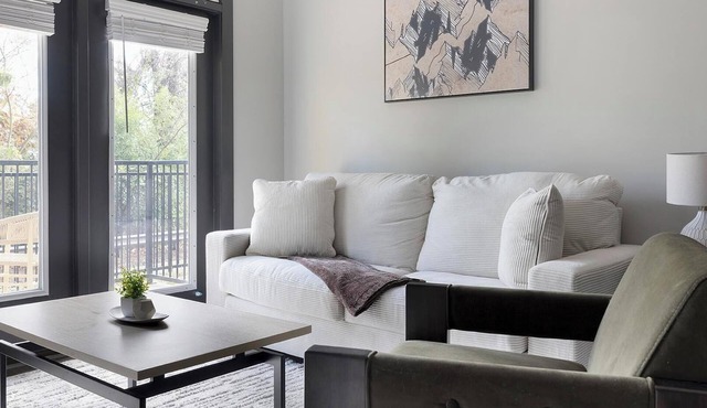 Landing | Beautiful 2BD, Clubhouse, Gym