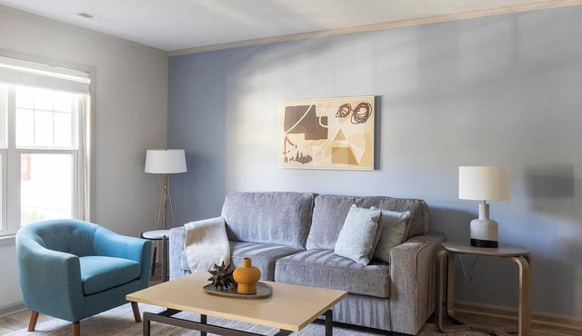Landing | Stunning 2BD, Gym, Pool in Raleigh