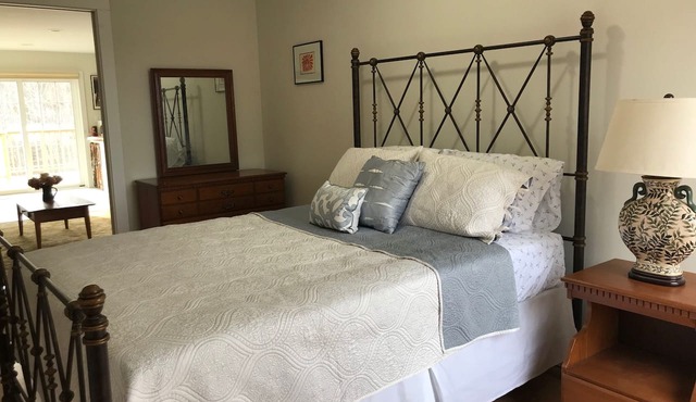light and breezy top floor apartment in Belfast