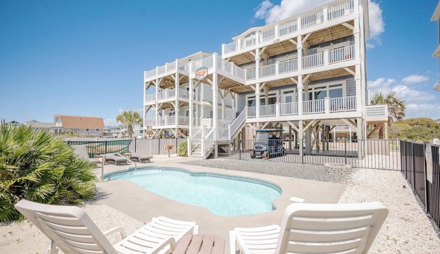 Lighthouse: Oceanfront with Pool and Elevator Near Fishing Pier