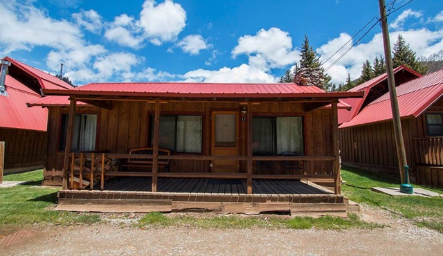 Located by the River facing the Mountains in Red River